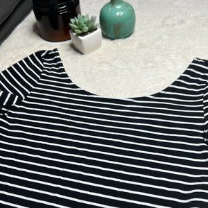 American Eagle | Black & White Striped Crop Top